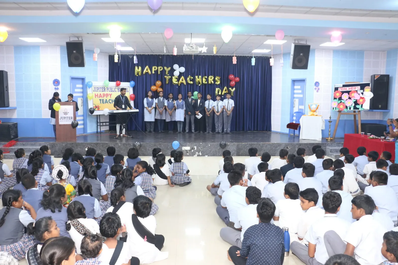 Students gathered in the assembly hall for Teachers' Day.